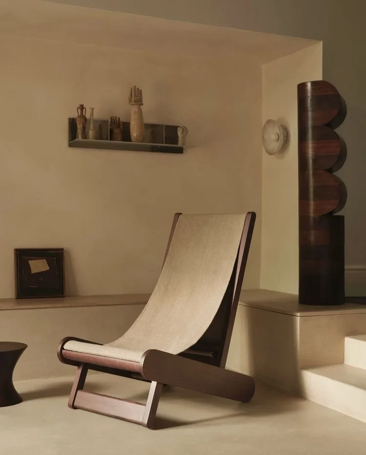 Warm ecru almond microcement living room walls in Park City, Utah with built-in plinth bench, integrated steps, sculptural alcove and golden shadow