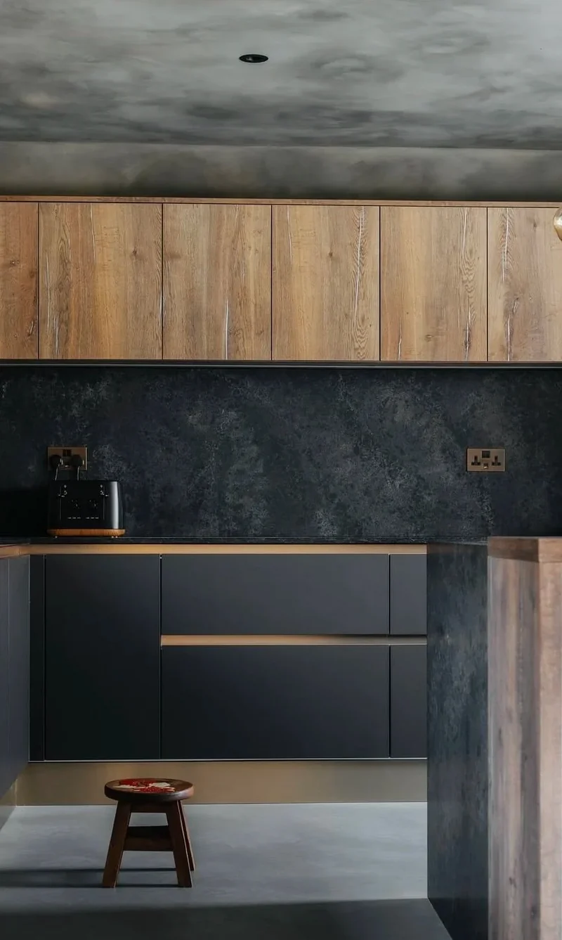 Charcoal pewter microcement kitchen ceiling and slate black backsplash in Park City, Utah with reclaimed oak upper cabinets and matte black handleless units